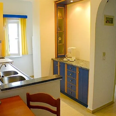 Helios And Apts Hotel Makry Gialos (Crete)
